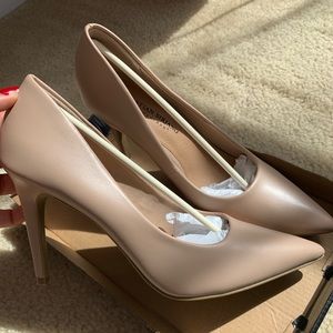Brand New Christian Siriano Nude Faux Leather Pumps Size 8